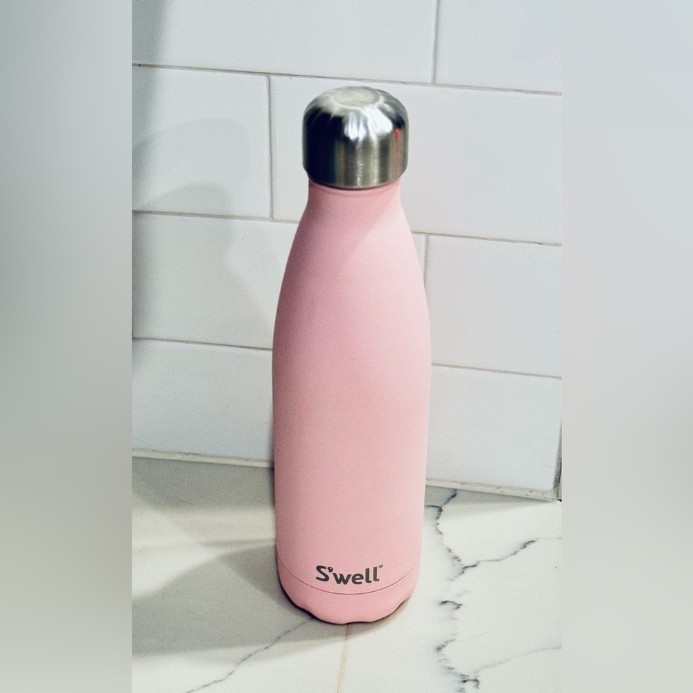 LIKE NEW 16 OZ SWELL TUMBLER